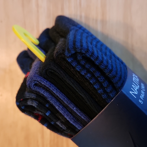 Nautica Men's 5 pair pack of crew socks - Picture 2 of 8